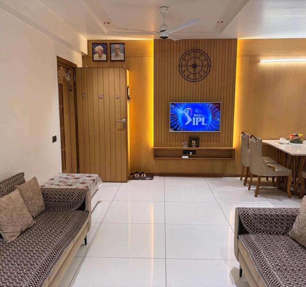 Spacious 3 BHK Flat in Shyamal