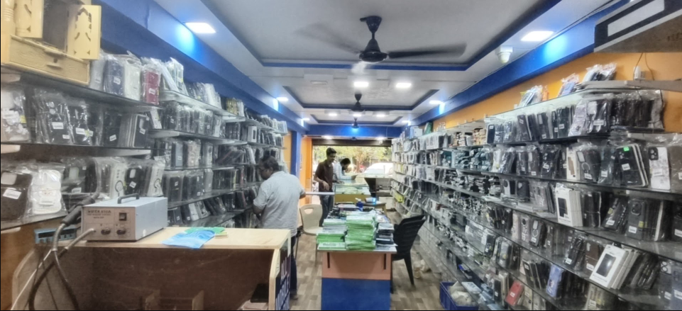 Shop Available in Naranpura For Rent